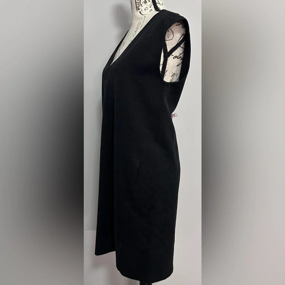 ๐ค Club Monaco V-Neck Top โ Black ๐ค - Picture 2 of 13